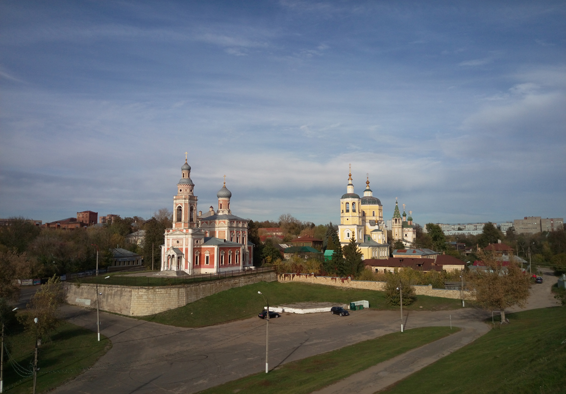 Слева направо: Успенская церковь, Ильинская церковь, Троицкая церковь